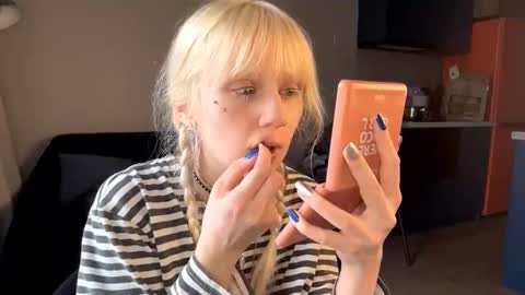 Snapshot of alikubeika chatting on 03-27-26, 12:27 Milana online show from 03-27-26, 12:27