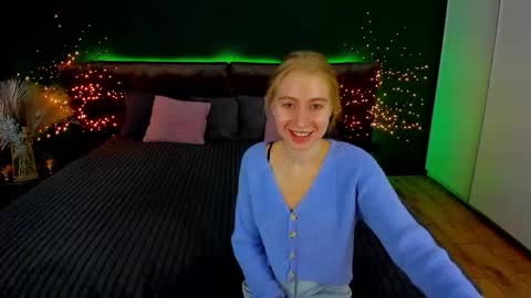 Snapshot of alina__blonde chatting on 09-20-25, 05:41 Alina online show from 09-20-25, 05:41