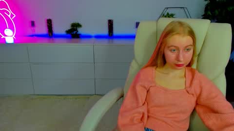 Snapshot of alina__blonde chatting on 10-12-25, 05:50 Alina online show from 10-12-25, 05:50