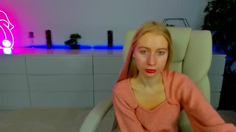 Snapshot of alina__blonde chatting on 10-14-25, 05:41 Alina online show from 10-14-25, 05:41