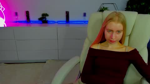 Snapshot of alina__blonde chatting on 10-23-25, 05:40 Alina online show from 10-23-25, 05:40