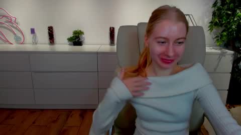 Snapshot of alina__blonde chatting on 11-02-25, 06:38 Alina online show from 11-02-25, 06:38