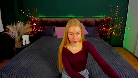 Snapshot of alina__blonde chatting on 11-06-25, 07:09 Alina online show from 11-06-25, 07:09