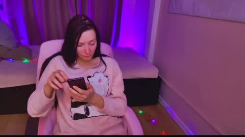 Snapshot of alina_cute_ chatting on 12-17-24, 04:23 Alina online show from 12-17-24, 04:23