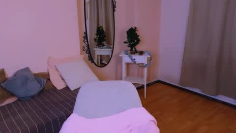 Snapshot of alina_cute_ chatting on 12-22-24, 04:27 Alina online show from 12-22-24, 04:27