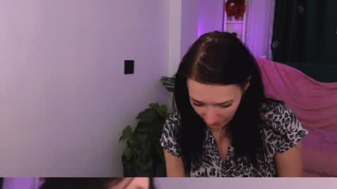 Snapshot of alina_cute_ chatting on 01-01-25, 08:15 Alina online show from 01-01-25, 08:15