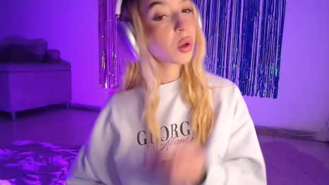 Alina  online show from 10-20-25, 02:34