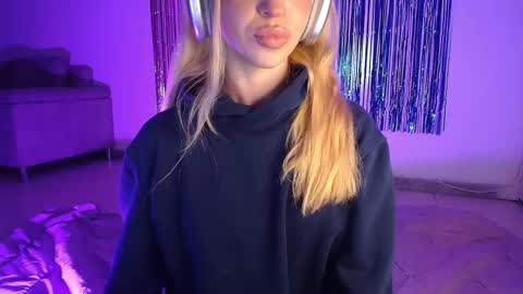 Alina  online show from 10-22-25, 02:23