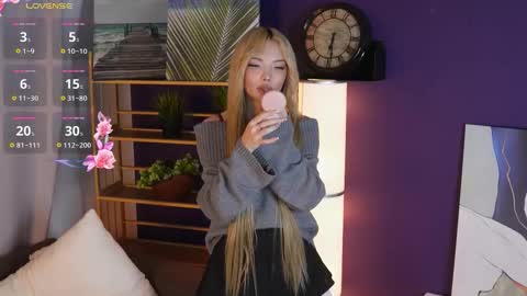 Hello im Lina online show from 12-16-25, 03:44