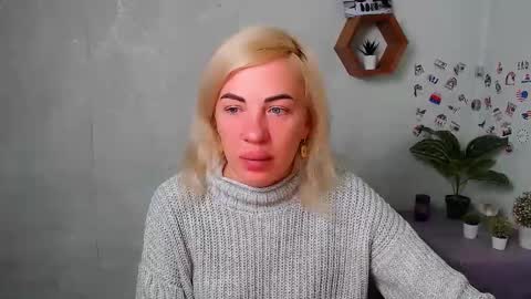 Snapshot of alinafrey_ chatting on 10-10-25, 04:00 Alina online show from 10-10-25, 04:00