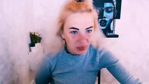 Snapshot of alinafrey_ chatting on 10-14-25, 05:30 Alina online show from 10-14-25, 05:30