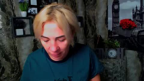 Snapshot of alinafrey_ chatting on 10-20-25, 04:35 Alina online show from 10-20-25, 04:35