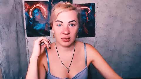 Snapshot of alinafrey_ chatting on 10-21-25, 04:13 Alina online show from 10-21-25, 04:13