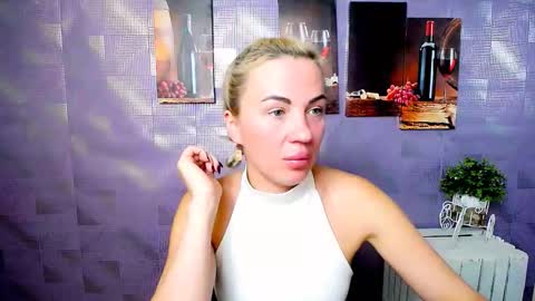 Snapshot of alinafrey_ chatting on 10-30-25, 08:05 Alina online show from 10-30-25, 08:05