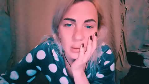 Snapshot of alinafrey_ chatting on 10-30-25, 08:20 Alina online show from 10-30-25, 08:20