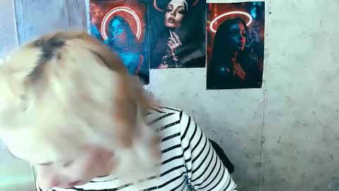 Snapshot of alinafrey_ chatting on 11-01-25, 07:32 Alina online show from 11-01-25, 07:32