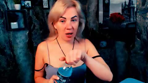 Snapshot of alinafrey_ chatting on 11-20-25, 06:02 Alina online show from 11-20-25, 06:02