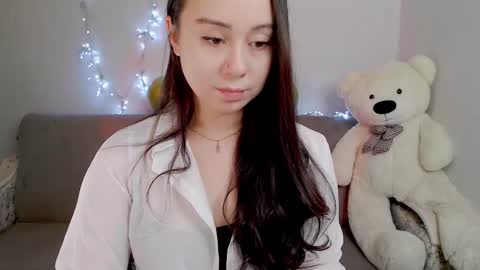 Snapshot of alinaxrose chatting on 10-25-25, 11:21 AlinaXRose online show from 10-25-25, 11:21