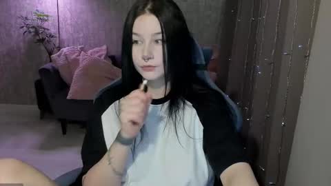 Aline Greeeen online show from 10-31-25, 04:13