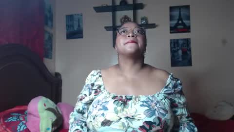 Snapshot of alisha_charm1 chatting on 02-05-25, 01:15 Alisha charm1 online show from 02-05-25, 01:15