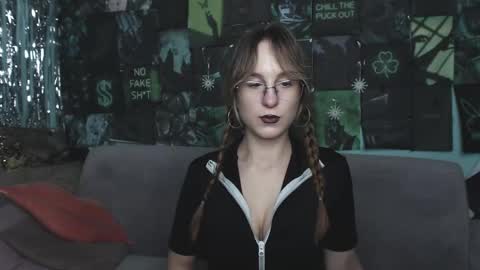 Snapshot of alishakelly chatting on 11-21-25, 06:01 alishakelly online show from 11-21-25, 06:01