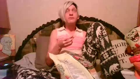 Snapshot of alishaluv chatting on 10-15-25, 04:12 Alisha online show from 10-15-25, 04:12