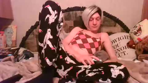 Snapshot of alishaluv chatting on 10-23-25, 08:24 Alisha online show from 10-23-25, 08:24