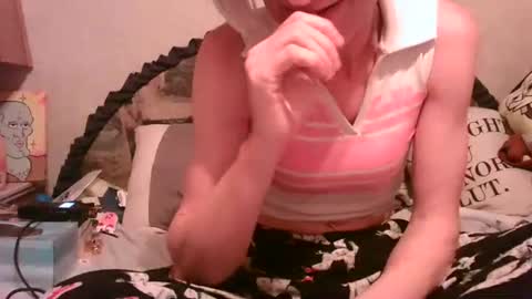 Snapshot of alishaluv chatting on 10-26-25, 03:34 Alisha online show from 10-26-25, 03:34