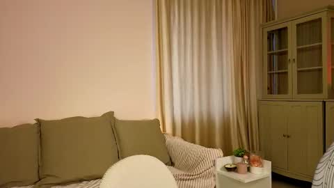 Alisia online show from 11-17-25, 08:31