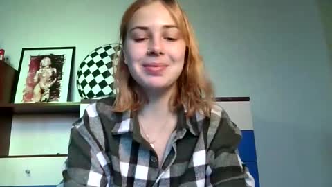 Snapshot of alismoona chatting on 10-25-25, 08:11 Alisa online show from 10-25-25, 08:11