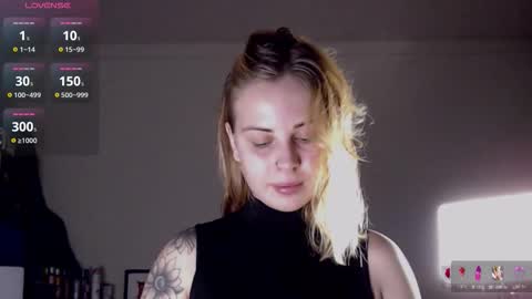 Snapshot of alismoona chatting on 12-02-25, 01:50 Alisa online show from 12-02-25, 01:50