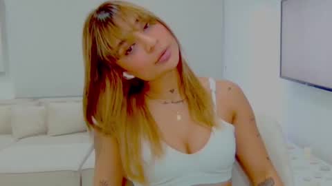 Snapshot of alisondiaz_ chatting on 01-03-25, 02:43 Alison diaz online show from 01-03-25, 02:43