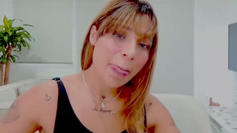 Snapshot of alisondiaz_ chatting on 01-24-25, 10:30 Alison diaz online show from 01-24-25, 10:30