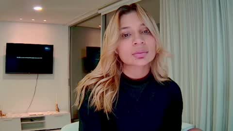 Snapshot of alisondiaz_ chatting on 10-19-25, 11:27 Alison diaz online show from 10-19-25, 11:27