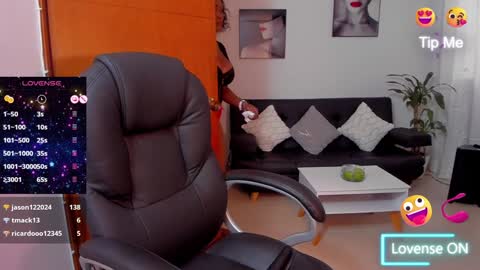 Alisson online show from 12-19-24, 05:18