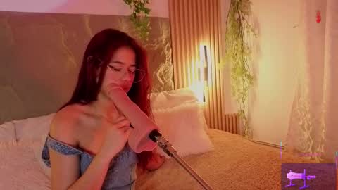 Mia online show from 10-13-25, 02:33