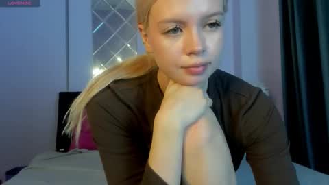 Snapshot of alissa_wow chatting on 09-13-25, 02:44 Alisa online show from 09-13-25, 02:44