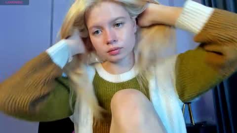 Snapshot of alissa_wow chatting on 09-22-25, 11:12 Alisa online show from 09-22-25, 11:12