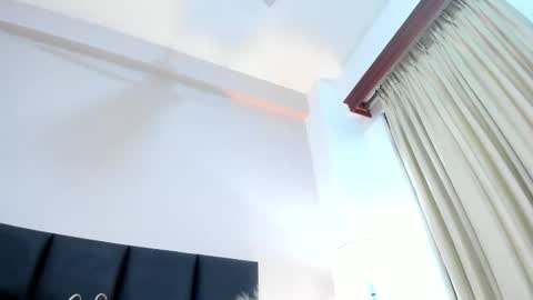 AlissaNix online show from 12-20-25, 07:21