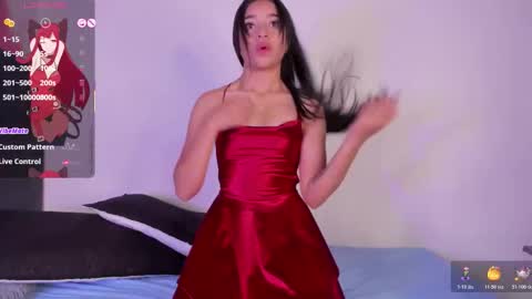 Snapshot of alissarose_ chatting on 11-08-25, 02:01 Mara Isabel online show from 11-08-25, 02:01