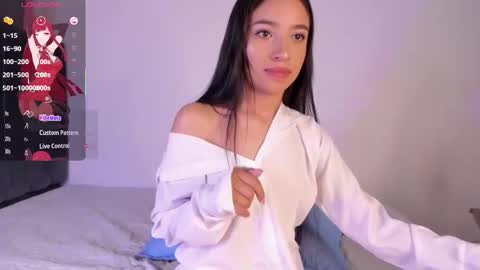 Snapshot of alissarose_ chatting on 11-21-25, 01:48 Mara Isabel online show from 11-21-25, 01:48