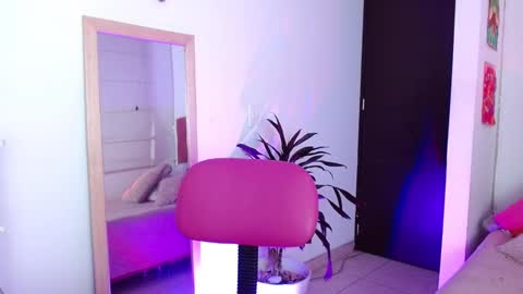 alissesallie_ online show from 01-19-25, 11:10