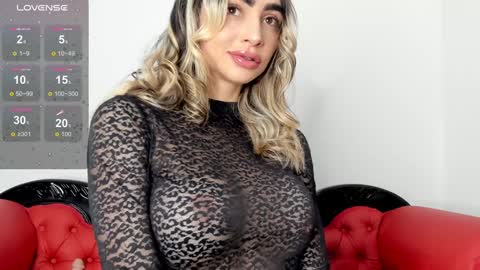 Alisson Domit  online show from 12-12-24, 04:32