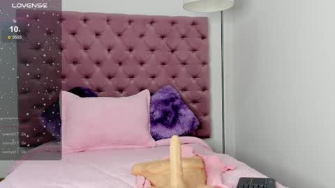 Alisson Domit  online show from 03-08-25, 08:57