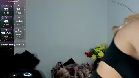 Alisson Domit  online show from 09-25-25, 05:27
