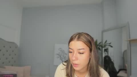 alix_18 online show from 09-09-25, 11:21