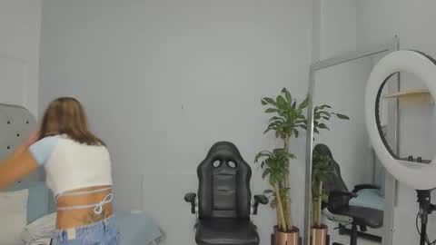 alix_18 online show from 09-13-25, 11:21