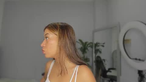 alix_18 online show from 09-19-25, 11:11