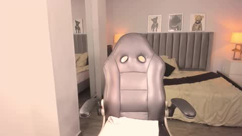 alix_18 online show from 09-21-25, 11:23