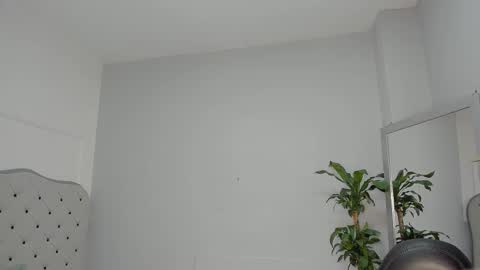 alix_18 online show from 09-25-25, 11:25